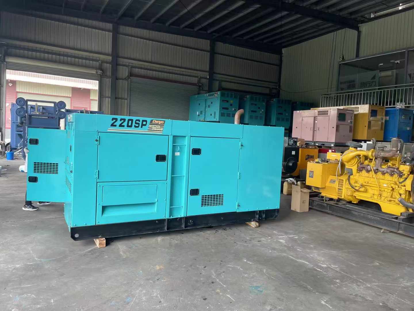 沙坪坝柴油发电机组长期不间断运行时，如何监控其温度和压力？